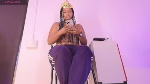 Snapshot of samanthamilan1 chatting on 06.16.26 Sam online show from 06.16.26