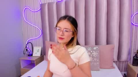 Alejandra  online show from 11.08.25