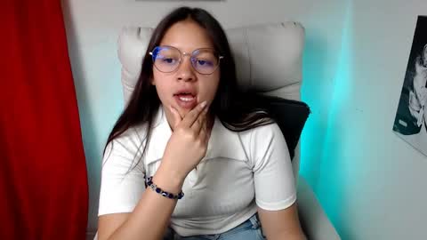 Snapshot of samantharoldan chatting on 12.30.24 Samantha online show from 12.30.24