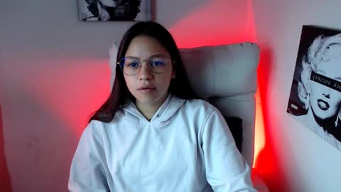 Snapshot of samantharoldan chatting on 02.01.25 Samantha online show from 02.01.25