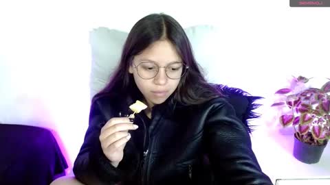 Snapshot of samantharoldan chatting on 02.15.25 Samantha online show from 02.15.25