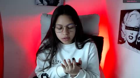 Snapshot of samantharoldan chatting on 03.05.25 Samantha online show from 03.05.25