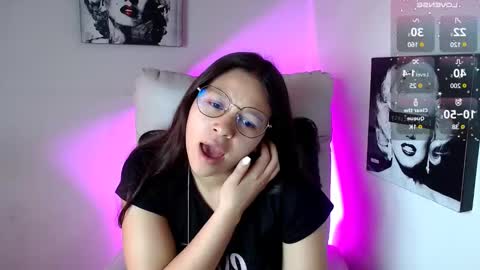 Snapshot of samantharoldan chatting on 03.11.25 Samantha online show from 03.11.25