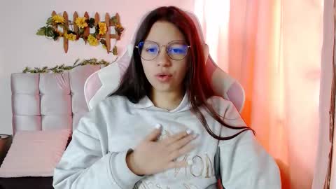 Snapshot of samantharoldan chatting on 09.26.25 Samantha online show from 09.26.25