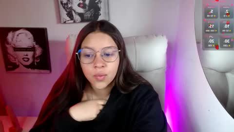 Snapshot of samantharoldan chatting on 11.11.25 Samantha online show from 11.11.25