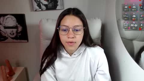 Snapshot of samantharoldan chatting on 11.12.25 Samantha online show from 11.12.25