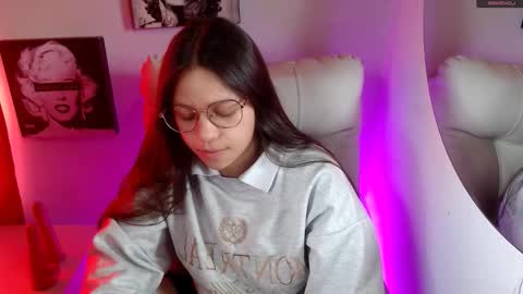 Snapshot of samantharoldan chatting on 11.18.25 Samantha online show from 11.18.25