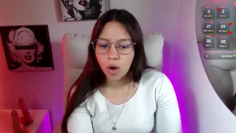 Snapshot of samantharoldan chatting on 11.27.25 Samantha online show from 11.27.25