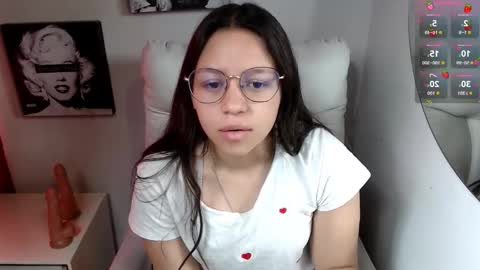 Snapshot of samantharoldan chatting on 11.28.25 Samantha online show from 11.28.25