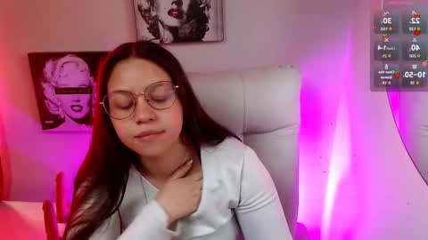 Snapshot of samantharoldan chatting on 12.05.25 Samantha online show from 12.05.25