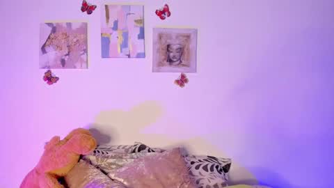 Samara is my name a pleasure delighted that you are here leave your thumb up it is important to me online show from 01.31.25