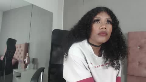 samaragrey18 online show from 02.19.25