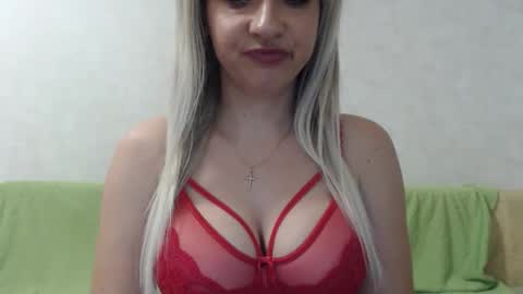 Snapshot of samiliya chatting on 11.15.25 samiliya online show from 11.15.25