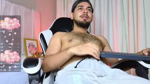 Snapshot of samir_bear chatting on 11.04.25 Samir online show from 11.04.25