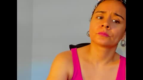 Snapshot of samm_hoti chatting on 09.17.25 sam online show from 09.17.25