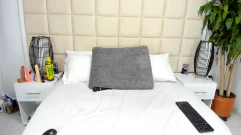 Nice to meet you guys my name is Lina. online show from 03.02.25