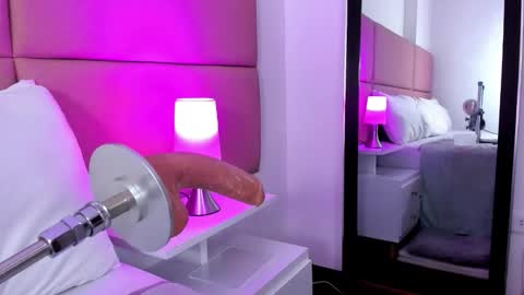 Snapshot of sammymorales chatting on 11.20.25 Sammy Morales online show from 11.20.25