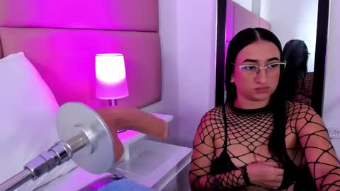 Snapshot of sammymorales chatting on 11.22.25 Sammy Morales online show from 11.22.25