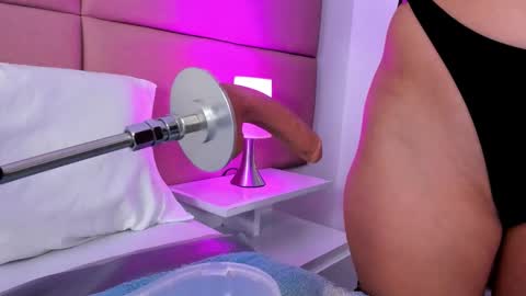 Snapshot of sammymorales chatting on 11.26.25 Sammy Morales online show from 11.26.25