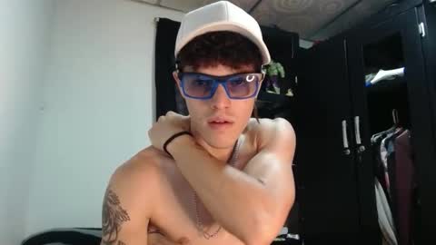 Snapshot of sammytop22 chatting on 10.16.25 sammy model independiente online show from 10.16.25