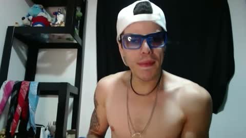 Snapshot of sammytop22 chatting on 10.19.25 sammy model independiente online show from 10.19.25