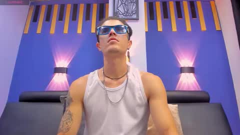 Snapshot of sammytop22 chatting on 10.24.25 sammy model independiente online show from 10.24.25