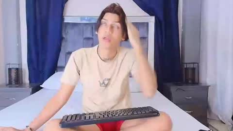 Snapshot of samuel_sincee chatting on 01.21.25 Samuel Sincee online show from 01.21.25