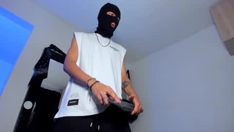   online show from 11.08.25