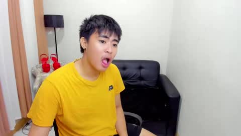 Snapshot of samuelangelo chatting on 12.02.24 Sam online show from 12.02.24