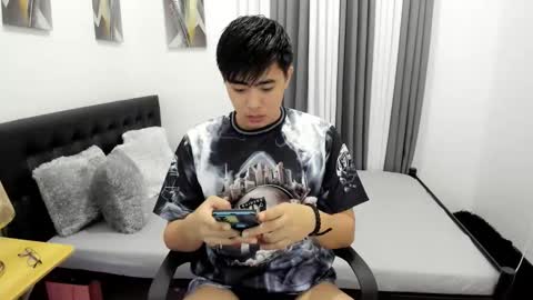 Snapshot of samuelangelo chatting on 10.02.25 Sam online show from 10.02.25