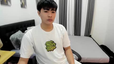 Snapshot of samuelangelo chatting on 10.03.25 Sam online show from 10.03.25