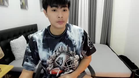 Snapshot of samuelangelo chatting on 10.10.25 Sam online show from 10.10.25