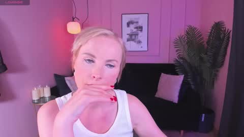 Snapshot of sandra_kind chatting on 01.26.25 Sandra online show from 01.26.25