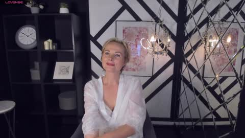 Snapshot of sandra_kind chatting on 01.29.25 Sandra online show from 01.29.25