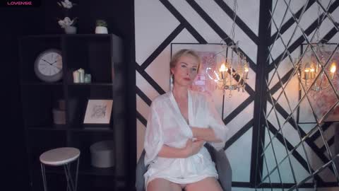 Snapshot of sandra_kind chatting on 01.30.25 Sandra online show from 01.30.25