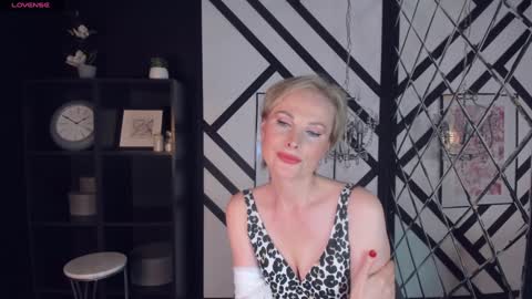 Snapshot of sandra_kind chatting on 02.08.25 Sandra online show from 02.08.25