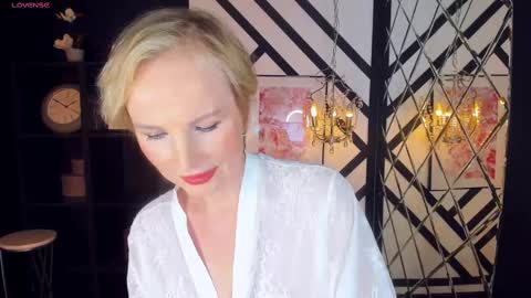 Snapshot of sandra_kind chatting on 02.10.25 Sandra online show from 02.10.25