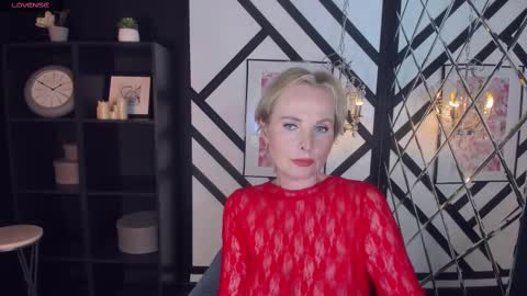 Snapshot of sandra_kind chatting on 02.11.25 Sandra online show from 02.11.25