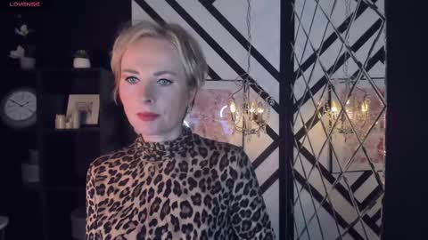 Snapshot of sandra_kind chatting on 02.12.25 Sandra online show from 02.12.25