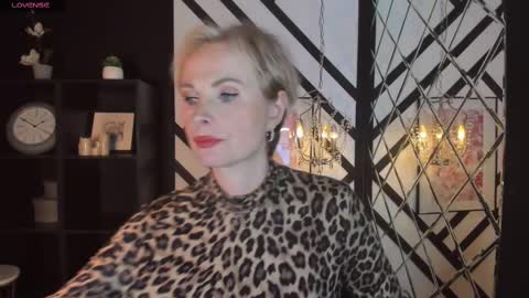 Snapshot of sandra_kind chatting on 02.12.25 Sandra online show from 02.12.25