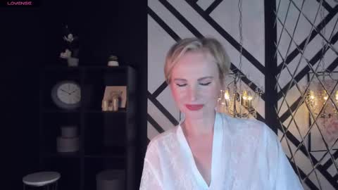 Snapshot of sandra_kind chatting on 02.13.25 Sandra online show from 02.13.25