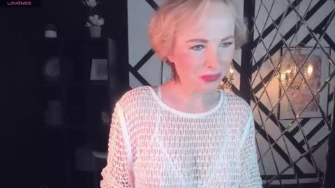 Snapshot of sandra_kind chatting on 03.09.25 Sandra online show from 03.09.25