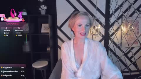 Snapshot of sandra_kind chatting on 03.09.25 Sandra online show from 03.09.25