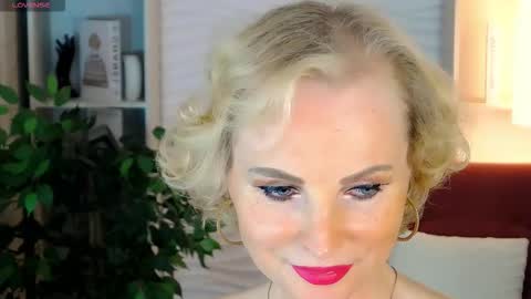 Snapshot of sandra_kind chatting on 09.14.25 Sandra online show from 09.14.25