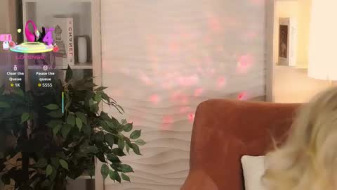 Snapshot of sandra_kind chatting on 09.18.25 Sandra online show from 09.18.25