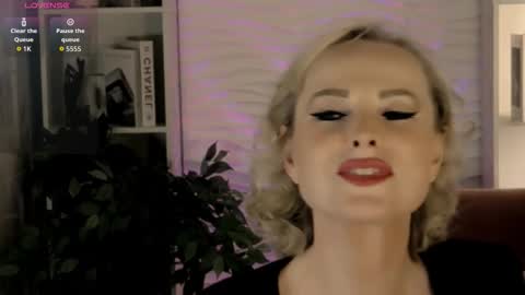 Snapshot of sandra_kind chatting on 10.23.25 Sandra online show from 10.23.25