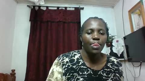 Snapshot of sandra_milly chatting on 11.15.25 sandra online show from 11.15.25