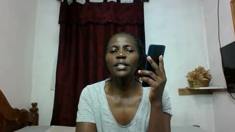 Snapshot of sandra_milly chatting on 11.18.25 sandra online show from 11.18.25