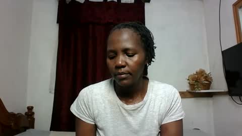 Snapshot of sandra_milly chatting on 11.19.25 sandra online show from 11.19.25