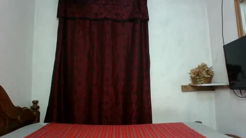 Snapshot of sandra_milly chatting on 12.04.25 sandra online show from 12.04.25